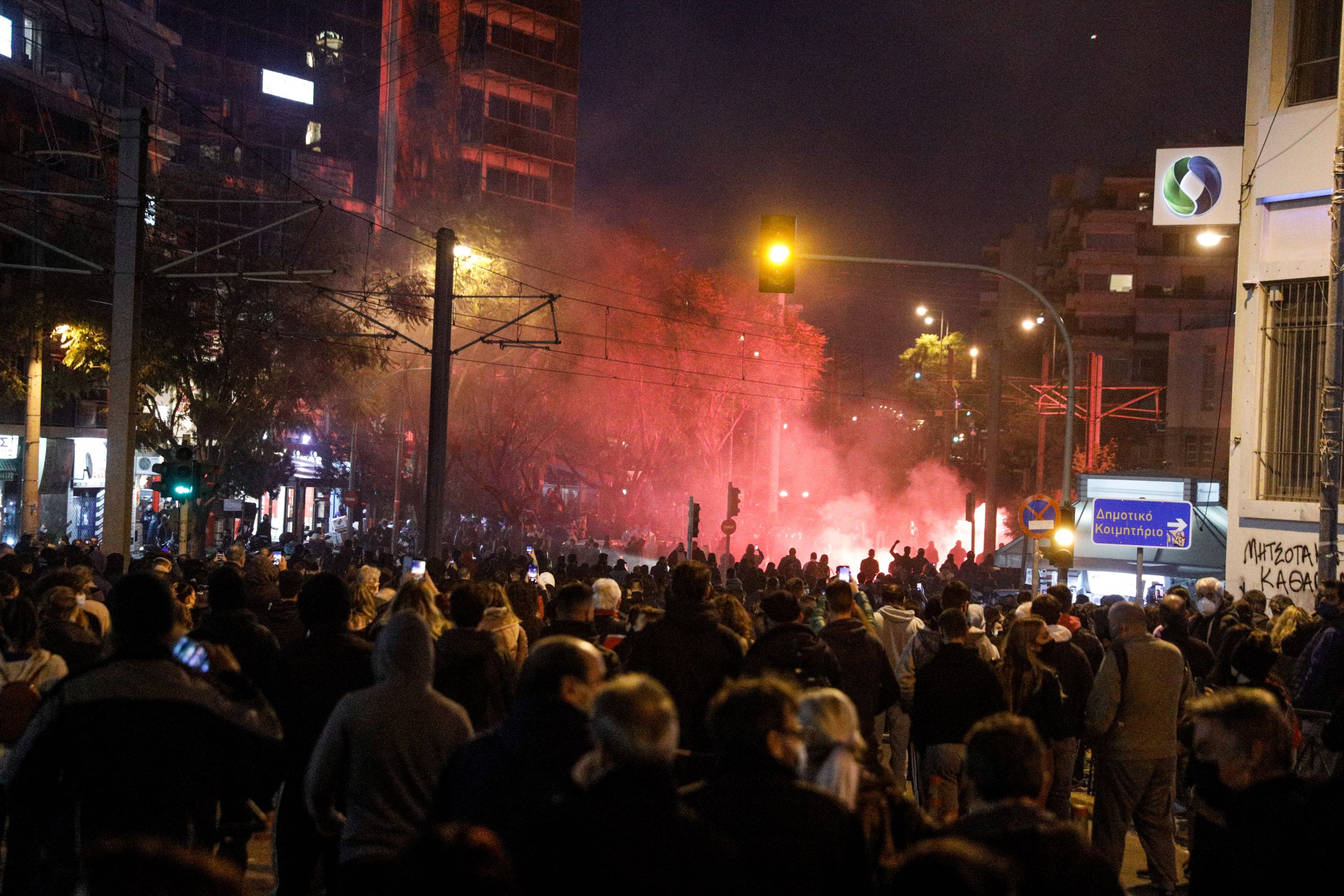 Νέα Σμύρνη: Νέα επεισόδια κοντά στο αστυνομικό τμήμα