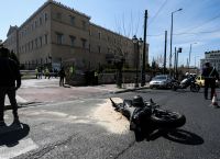 Τροχαίο στη Βουλή: Οι κάμερες τα έχουν καταγράψει όλα Τροχαίο στη Βουλή: Οι κάμερες τα έχουν καταγράψει όλα