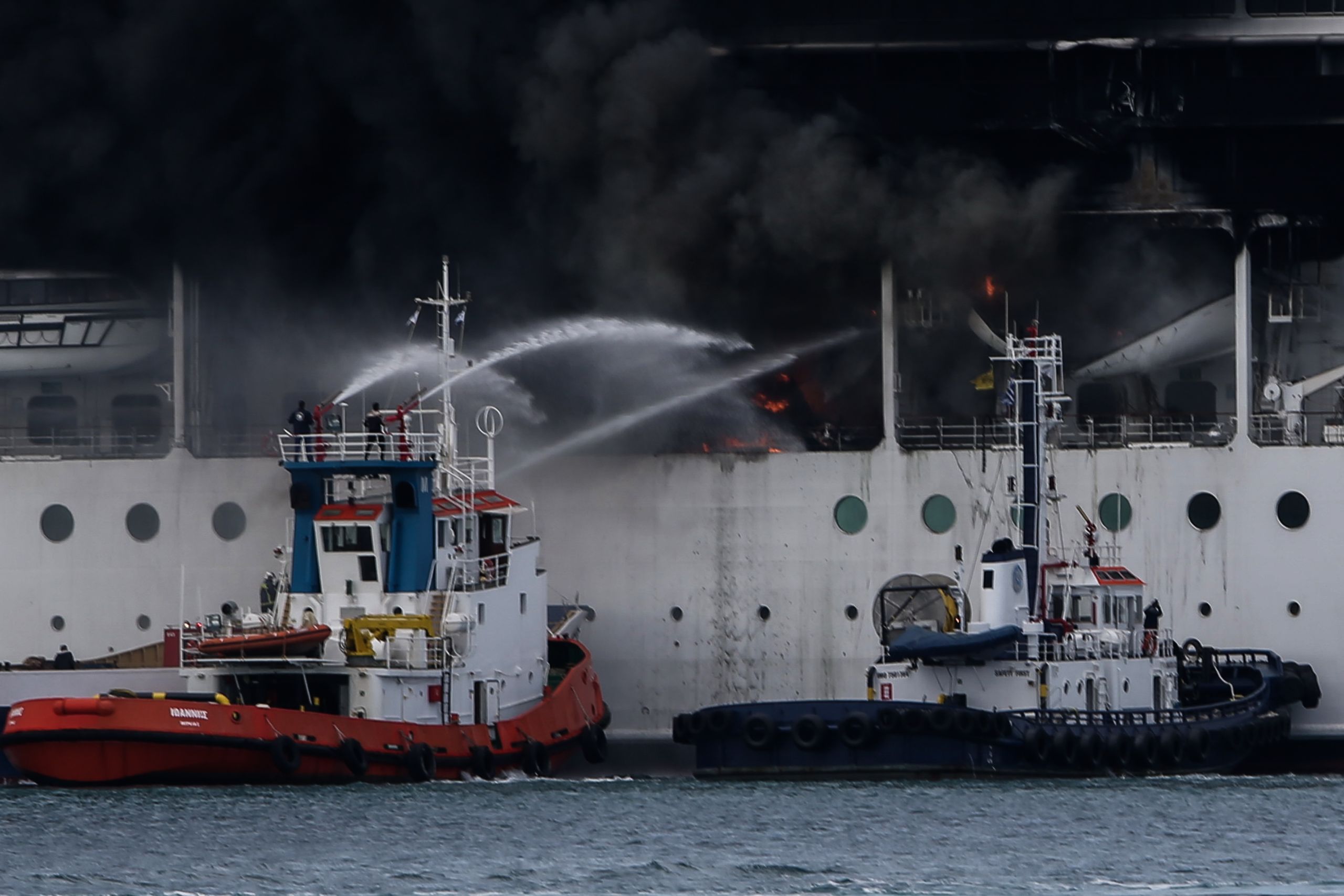 Φωτιά στο κρουαζιερόπλοιο: Τέθηκε υπό έλεγχο