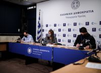 Ενημέρωση κορωνοϊός: «Καμπανάκι» για την ενδοοικογενειακή μετάδοση Ενημέρωση κορωνοϊός: «Καμπανάκι» για την ενδοοικογενειακή μετάδοση