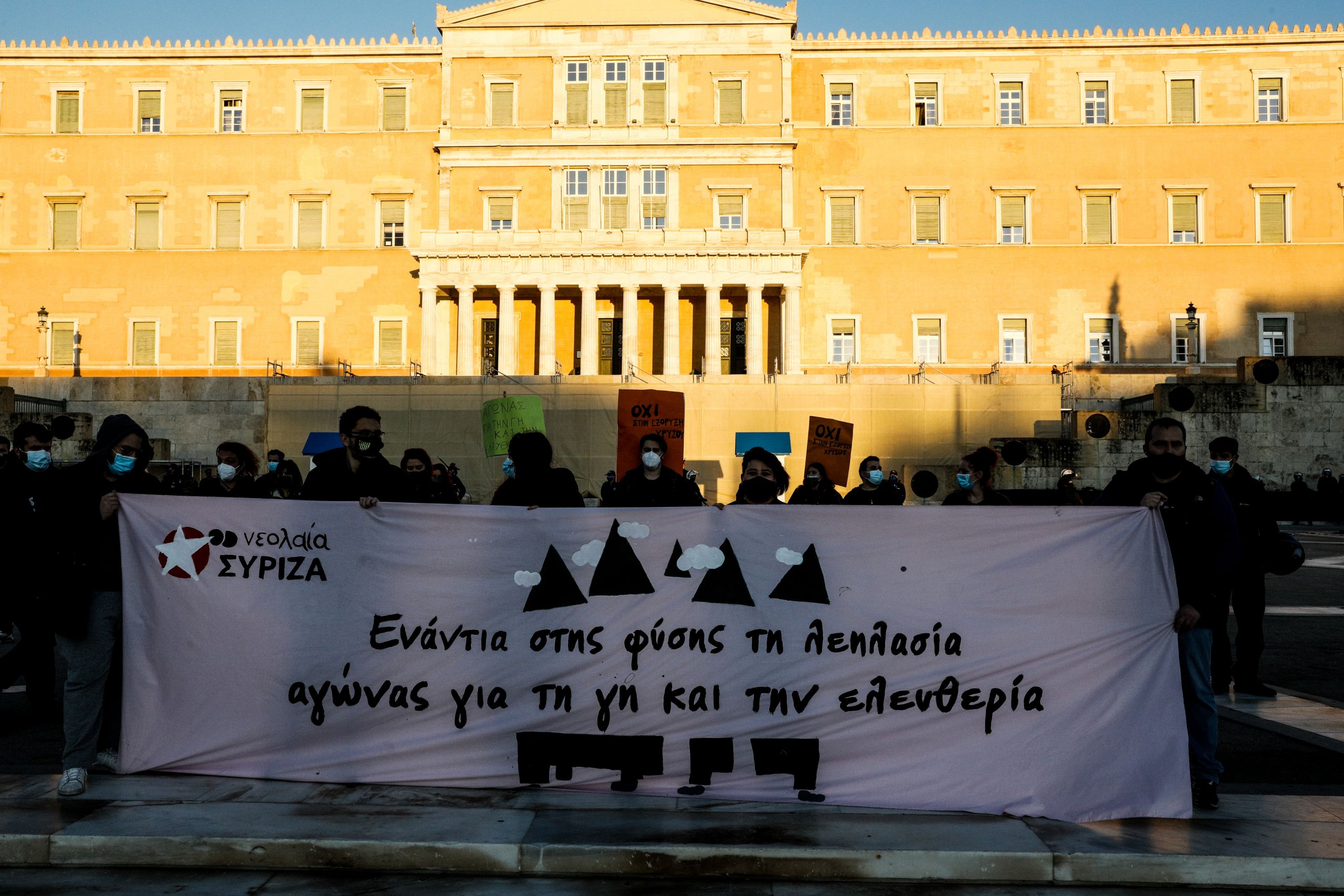 ΝΔ ΣΥΡΙΖΑ: «Πυρά» στην Κουμουνδούρου από την Πειραιώς για τις πορείες