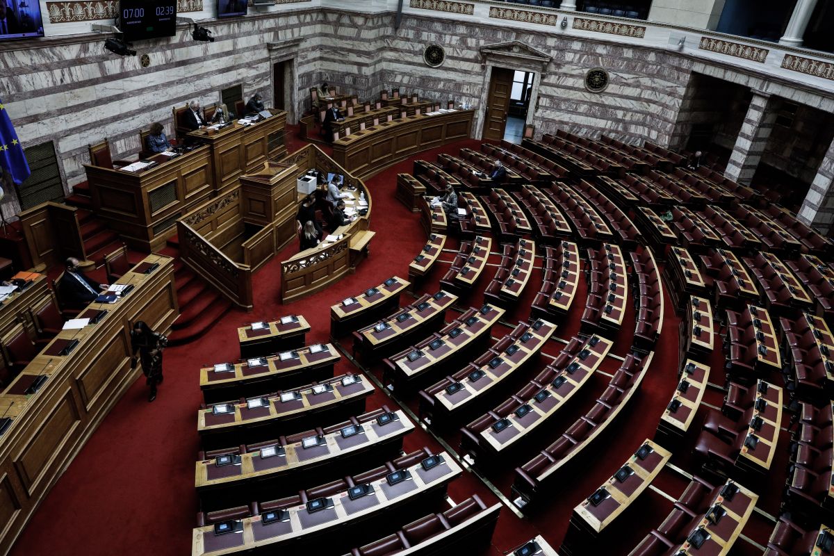 Νομοσχέδιο για συνεπιμέλεια: Κατατέθηκε στη Βουλή - Τι περιλαμβάνει 
