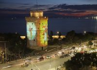 Θεσσαλονίκη: Ο Λευκός Πύργος φωταγωγήθηκε Θεσσαλονίκη: Ο Λευκός Πύργος φωταγωγήθηκε