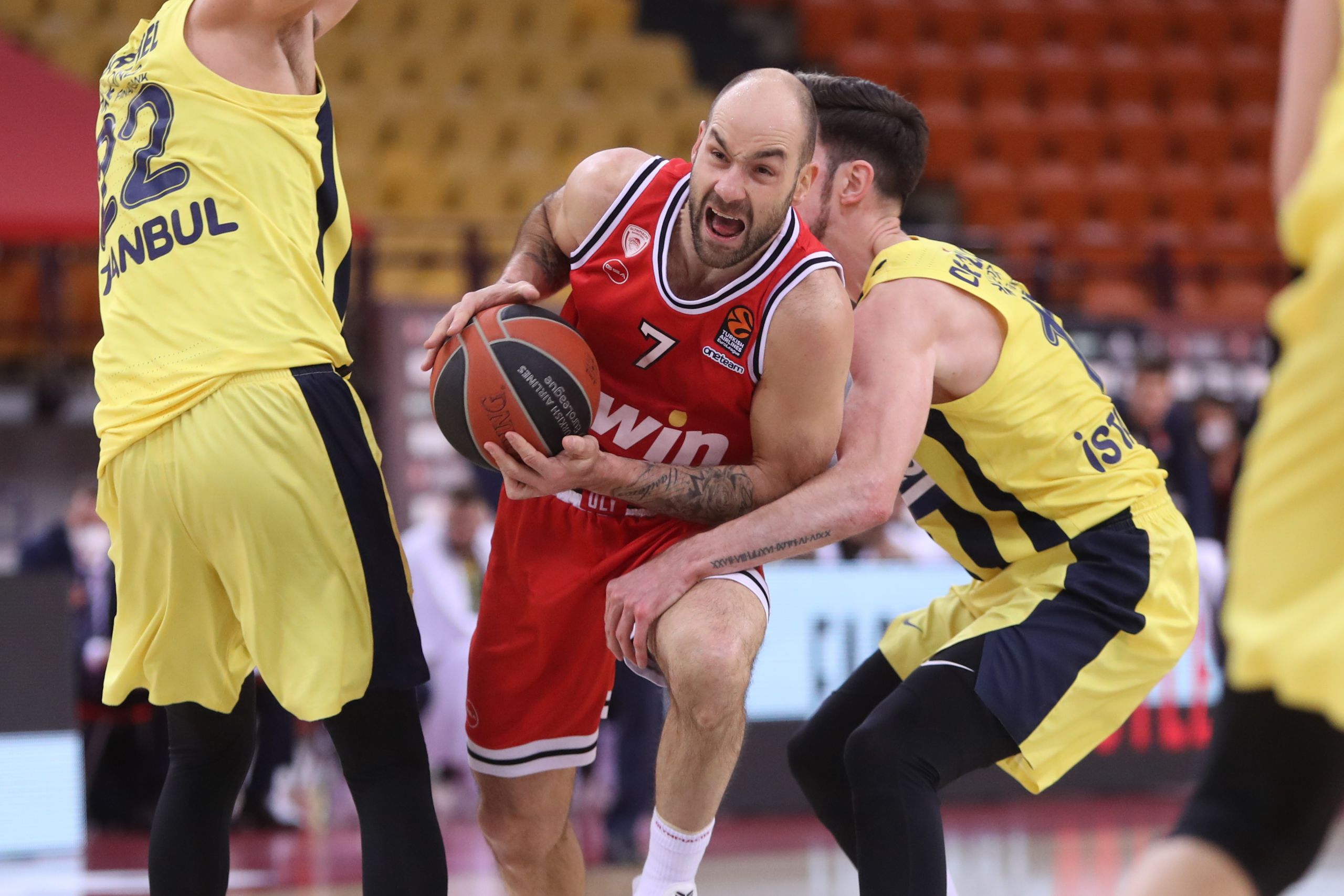 Ολυμπιακός – Φενέρμπαχτσε: 71-76
