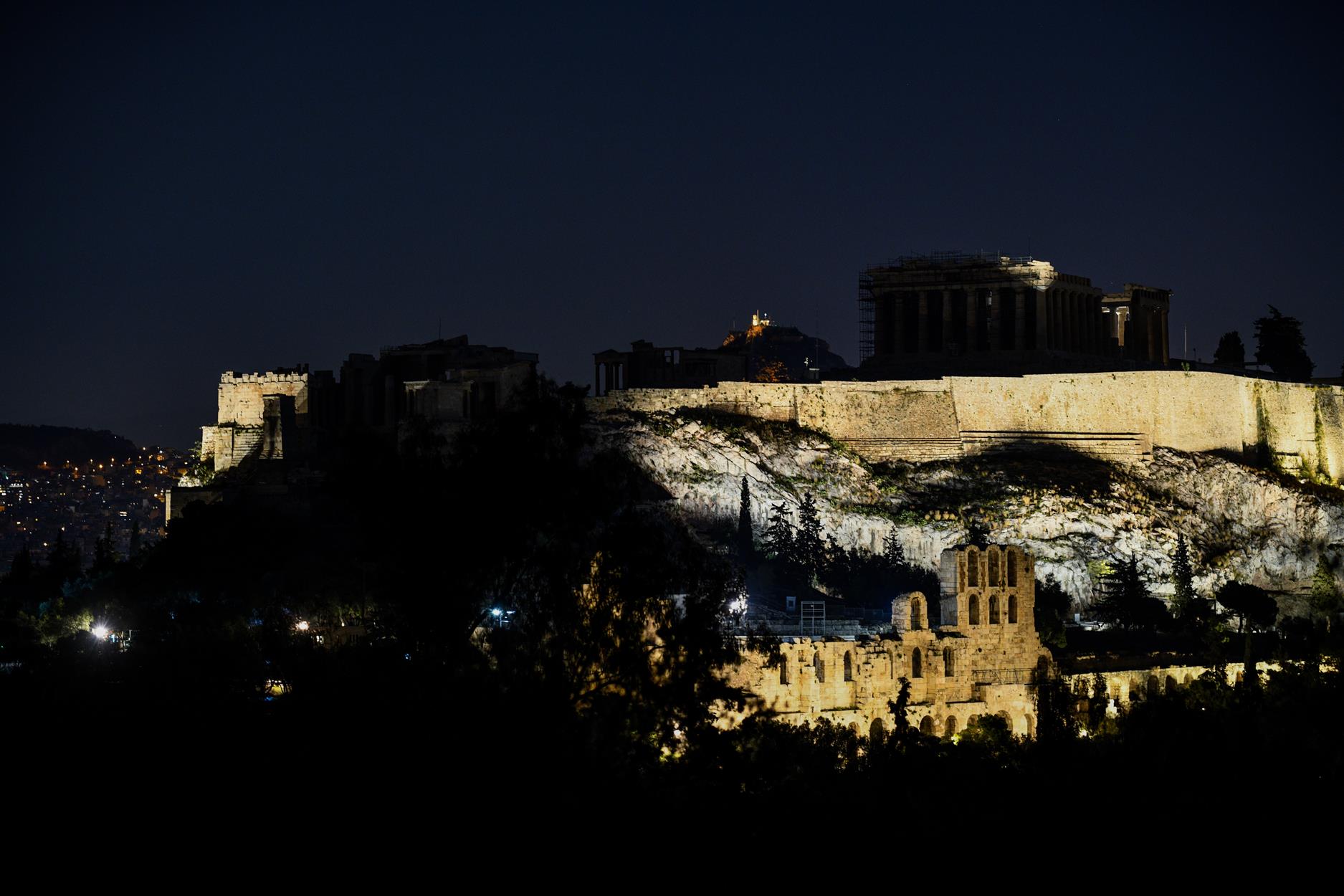Ώρα της Γης: Σβηστά φώτα σε κτήρια της χώρας