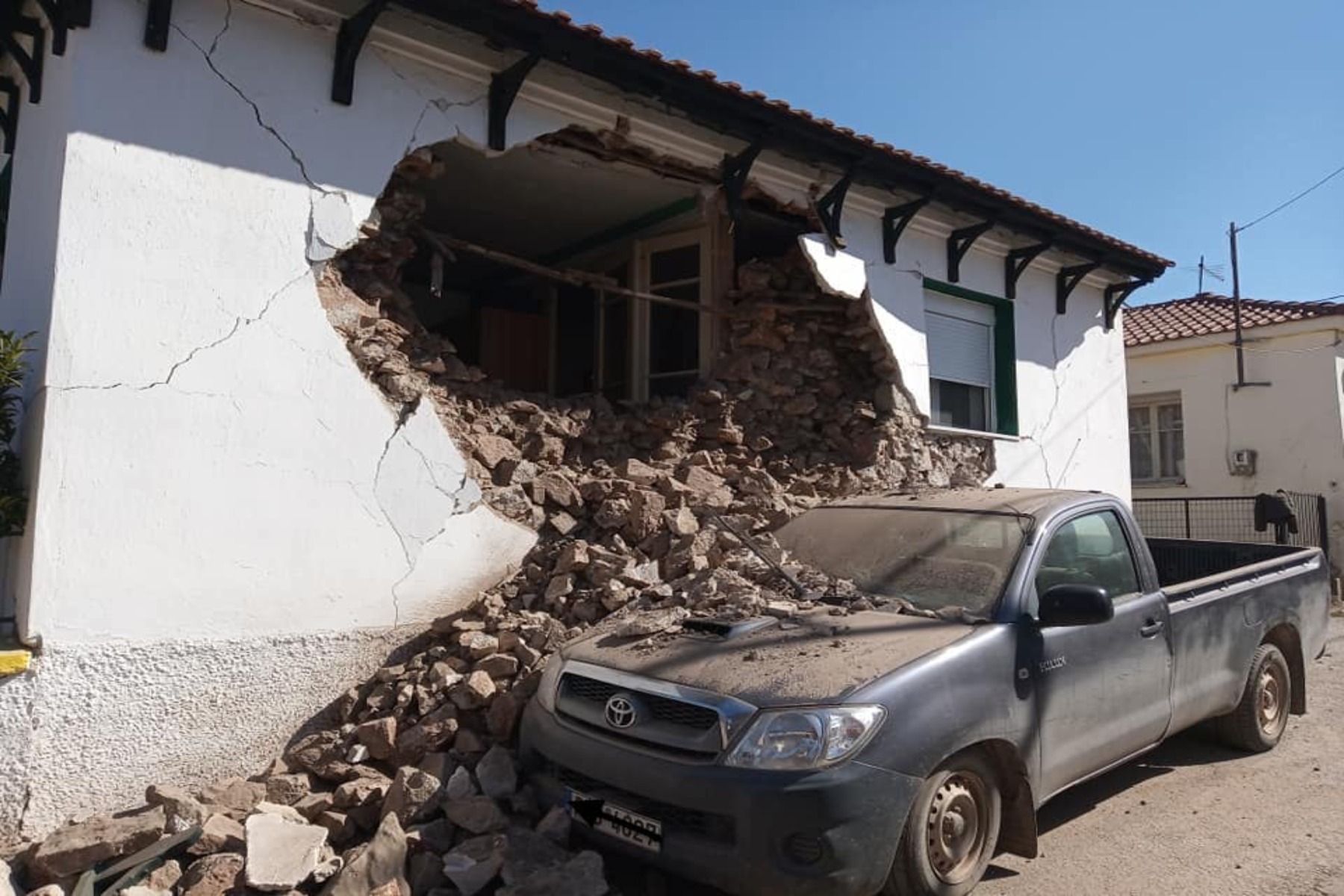 Σεισμός στην Ελασσόνα: Ακατάλληλα 60 από τα 80 σπίτια στο Δαμάσι, λέει ο πρόεδρος