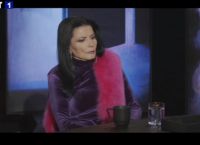Ζωζώ Σαπουντζάκη: «Η μαμά μου δεν άφηνε κανέναν να με πλησιάσει – Με κλείδωνε στο καμαρίνι» Ζωζώ Σαπουντζάκη: «Η μαμά μου δεν άφηνε κανέναν να με πλησιάσει – Με κλείδωνε στο καμαρίνι»