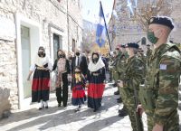 Γιάννα Αγγελοπούλου: Με παραδοσιακή ενδυμασία στη Μάνη Γιάννα Αγγελοπούλου: Με παραδοσιακή ενδυμασία στη Μάνη