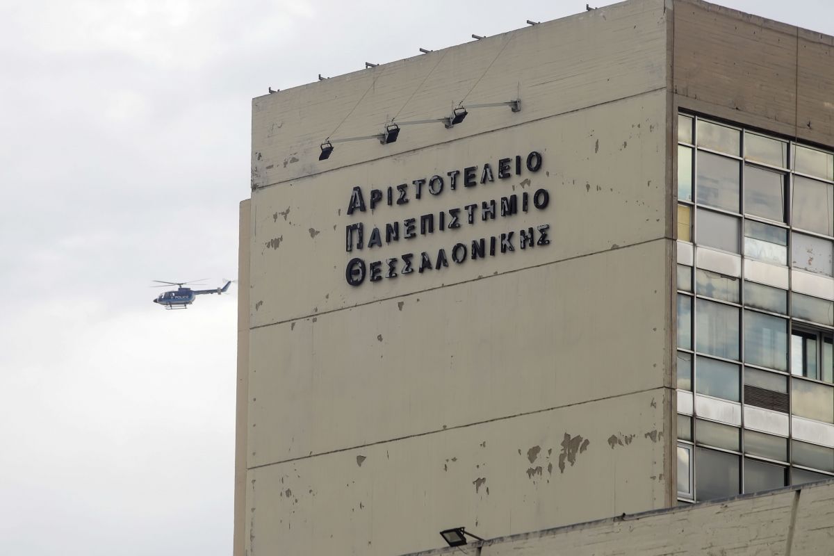 Εκκένωση ΑΠΘ: Τι λέει ο πρύτανης για την επιχείρηση