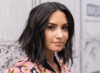 Demi Lovato: «Έπεσα θύμα βιασμού στα 15 μου» Demi Lovato: «Έπεσα θύμα βιασμού στα 15 μου»