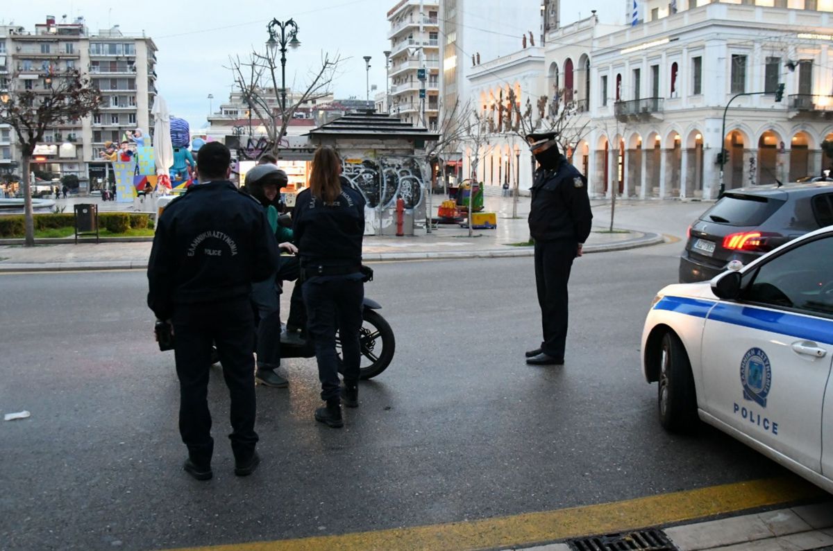 Παραβάσεις μέτρων: 958 πρόστιμα και 2 συλλήψεις
