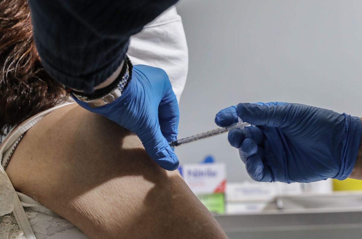 Αγγλία κορωνοϊός: Τι ρόλο έχει παίξει ο εμβολιασμός