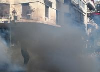 Επεισόδια τώρα: Πέτρες, ξύλα και χημικά στη Θεσσαλονίκη Επεισόδια τώρα: Πέτρες, ξύλα και χημικά στη Θεσσαλονίκη