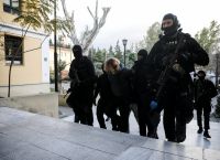 Επίθεση σε αστυνομικό: Προφυλακιστέος ο ένας από τους δύο κατηγορούμενους