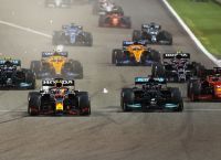 Formula 1: Νικητής στο Μπαχρέιν ο Χάμιλτον Formula 1: Νικητής στο Μπαχρέιν ο Χάμιλτον