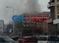 Θεσσαλονίκη: Φωτιά κοντά στα δικαστήρια – Ένας τραυματίας