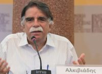 Βατόπουλος: Η άρση του lockdown έγινε για πολιτικούς και οικονομικούς λόγους Βατόπουλος: Η άρση του lockdown έγινε για πολιτικούς και οικονομικούς λόγους