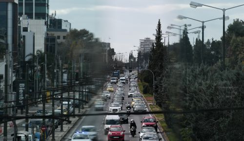 Τροχαίο στην Κηφισίας: Καραμπόλα με έναν τραυματία