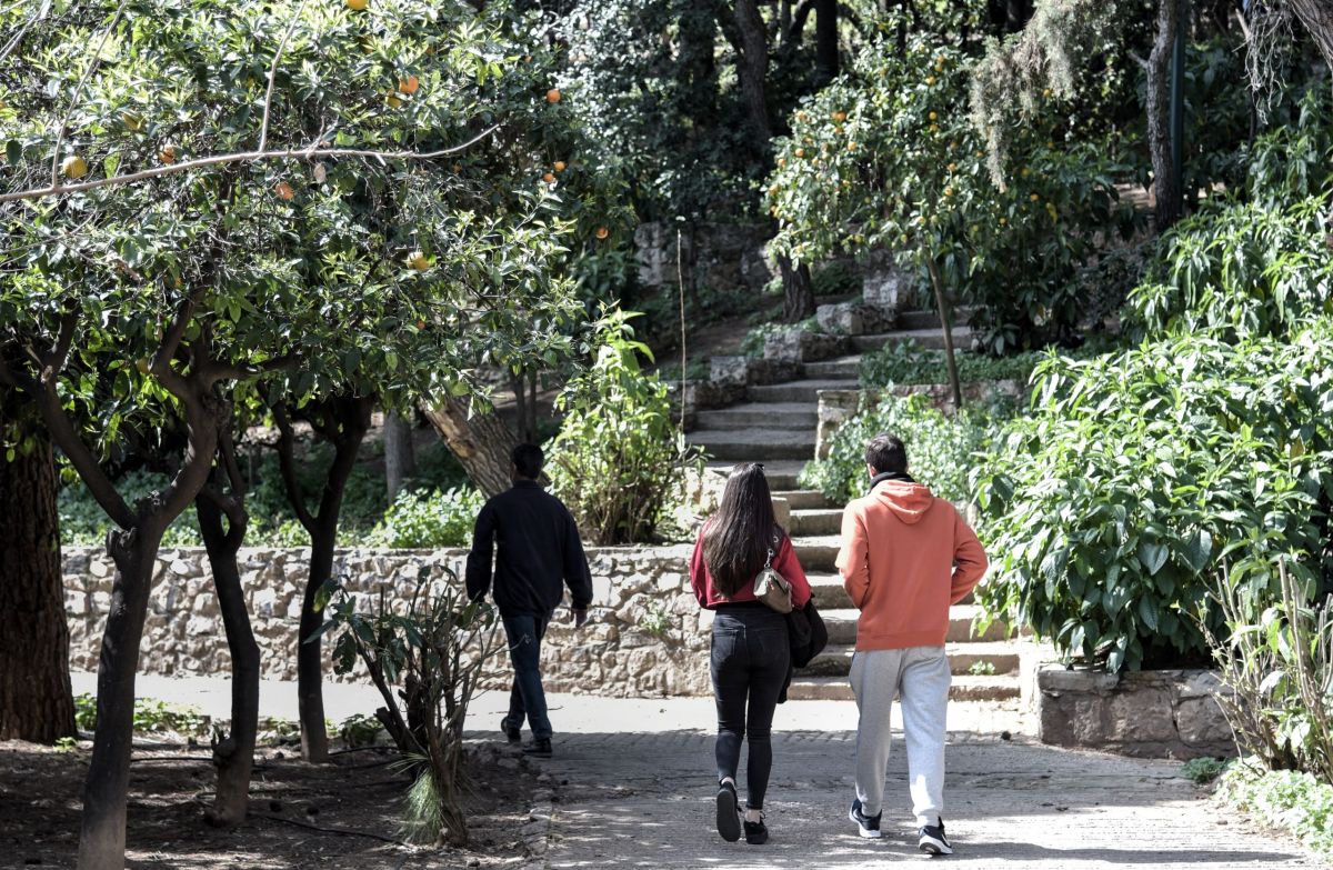 Κορωνοϊός Ελλάδα: 569 κρούσματα στην Αττική και 130 στη Θεσσαλονίκη