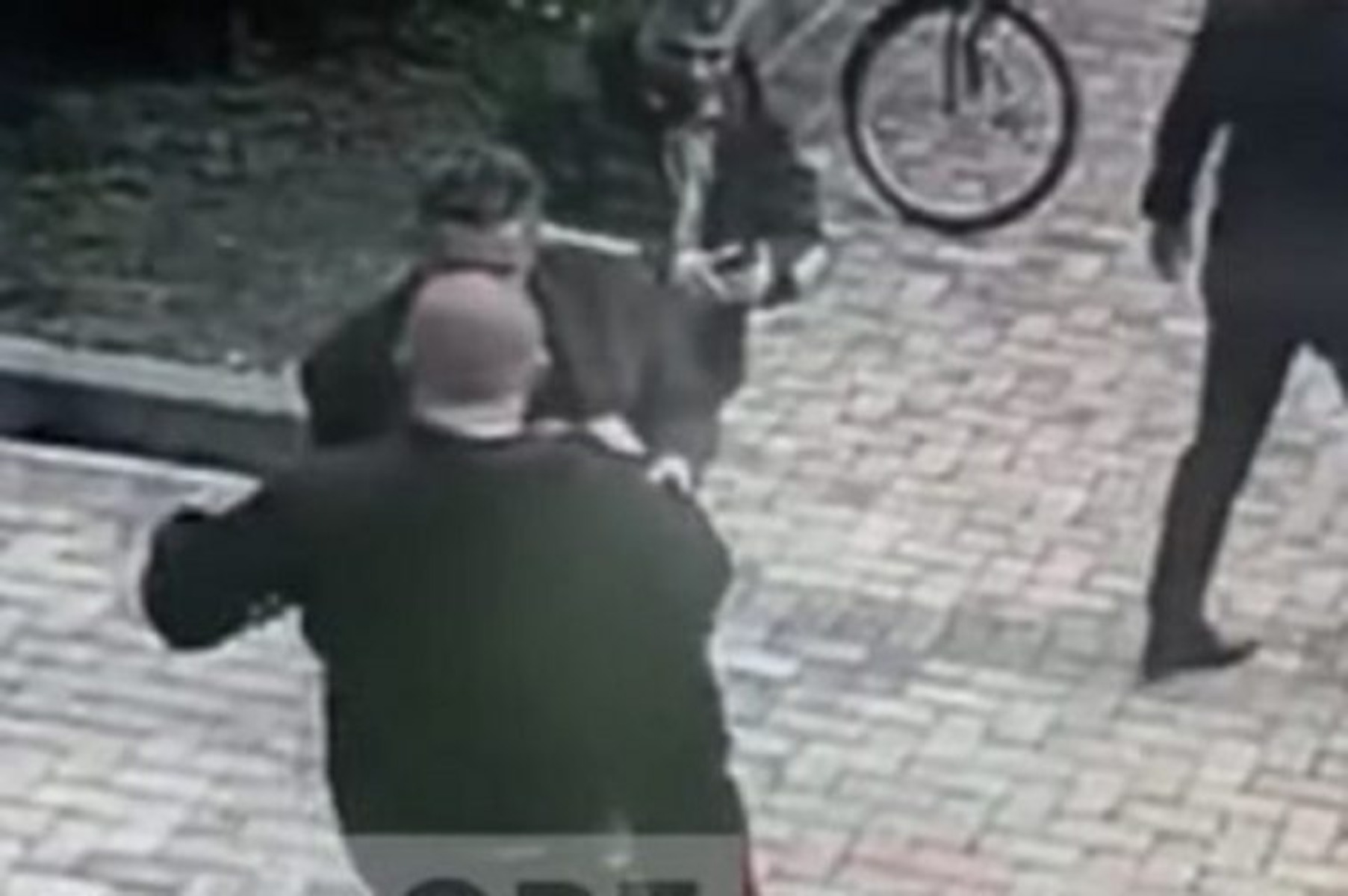 Άγριος καβγάς βουλευτή με γνωστό επιχειρηματία στη μέση του δρόμου [vid]