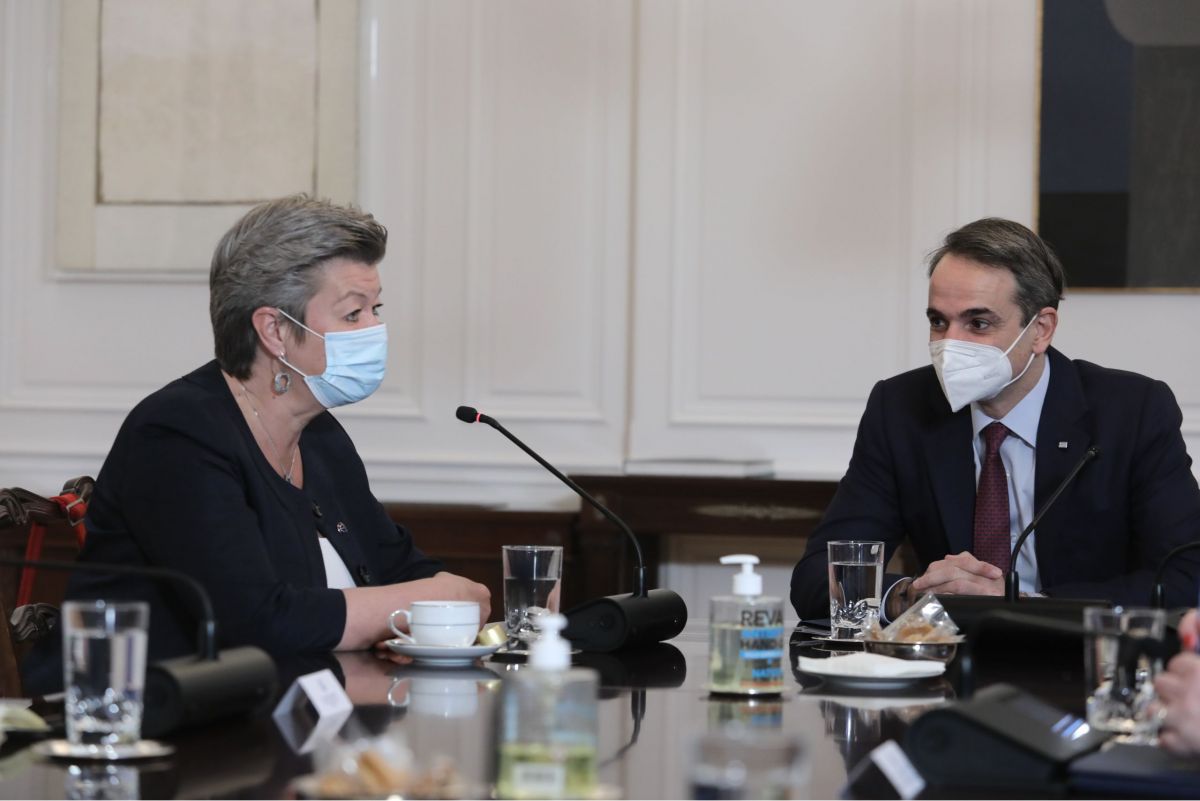 Μητσοτάκης – Γιόχανσον: Συνάντηση για το νέο Σύμφωνο για τη Μετανάστευση και το Άσυλο