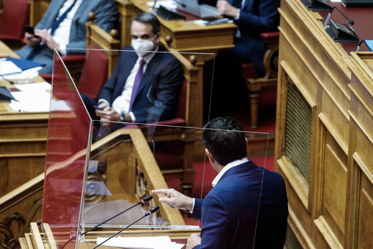 ΝΔ ΣΥΡΙΖΑ: Νέα αντιπαράθεση για τα self test