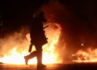 Νέα Σμύρνη: Τέσσερις οι τραυματίες αστυνομικοί – 10 συλλήψεις