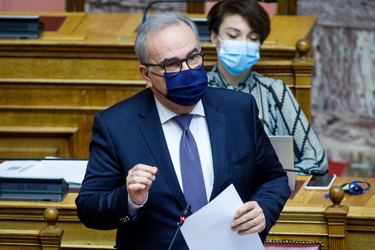 Παπαθανάσης: Το Δημόσιο παραμένει κυρίαρχο στον έλεγχο των δημοσίων συμβάσεων
