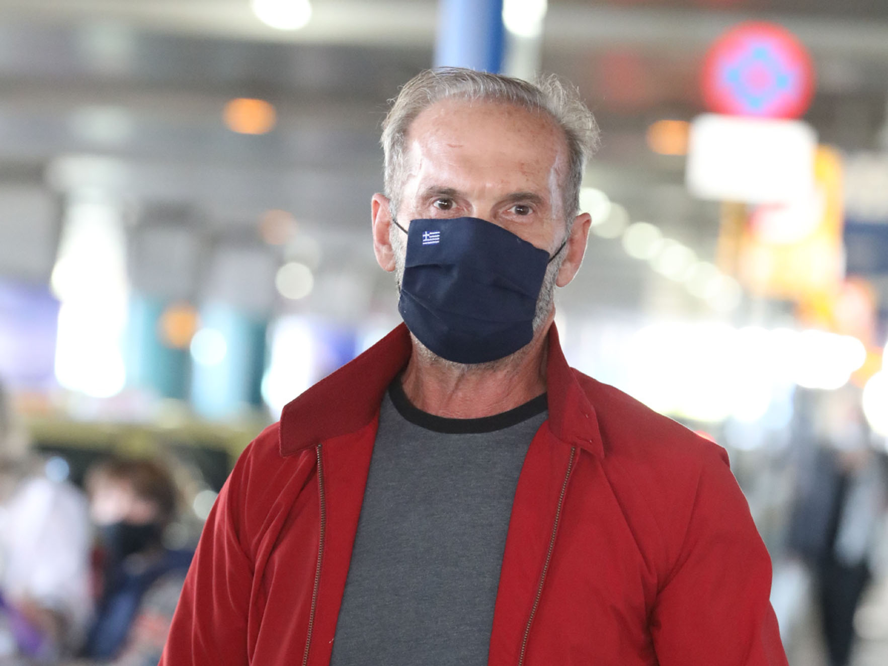 Πέτρος Κωστόπουλος: Ημίγυμνος και με μακριά μαλλιά σε ηλικία 20 ετών