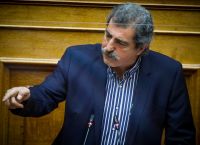 Παύλος Πολάκης: Οξείες αντιδράσεις μετά την ανάρτηση για τα εμβόλια