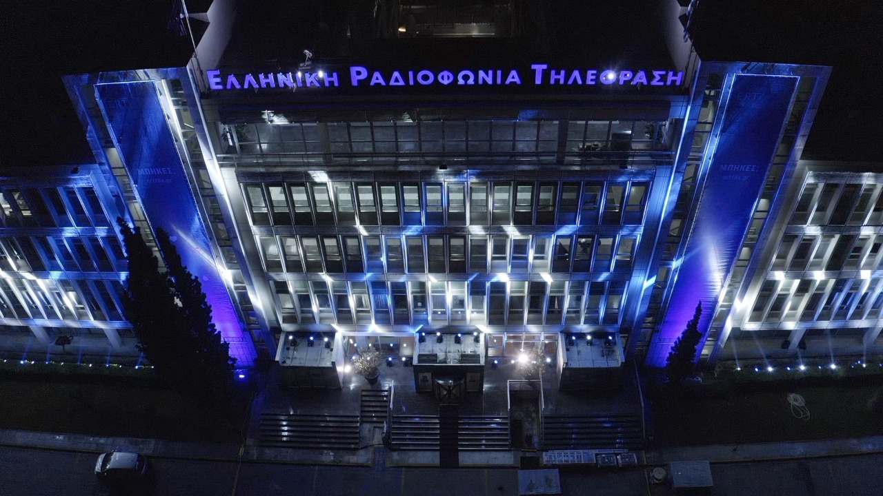 25η Μαρτίου: Το Ραδιομέγαρο της ΕΡΤ στα μπλε