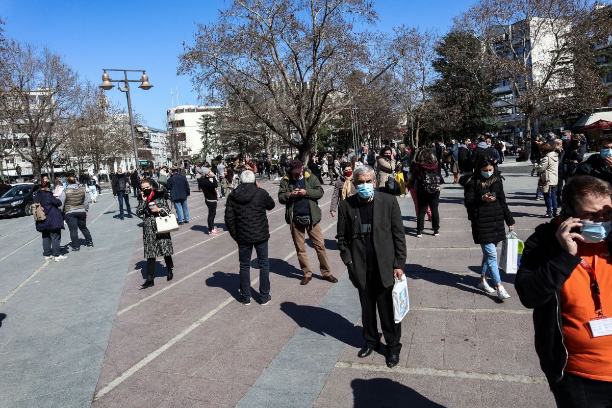 Τσελέντης για σεισμό Ελασσόνας: Οι κάτοικοι δεν πρέπει να μπουν στα σπίτια τους αν δεν τα έχουν δει μηχανικοί