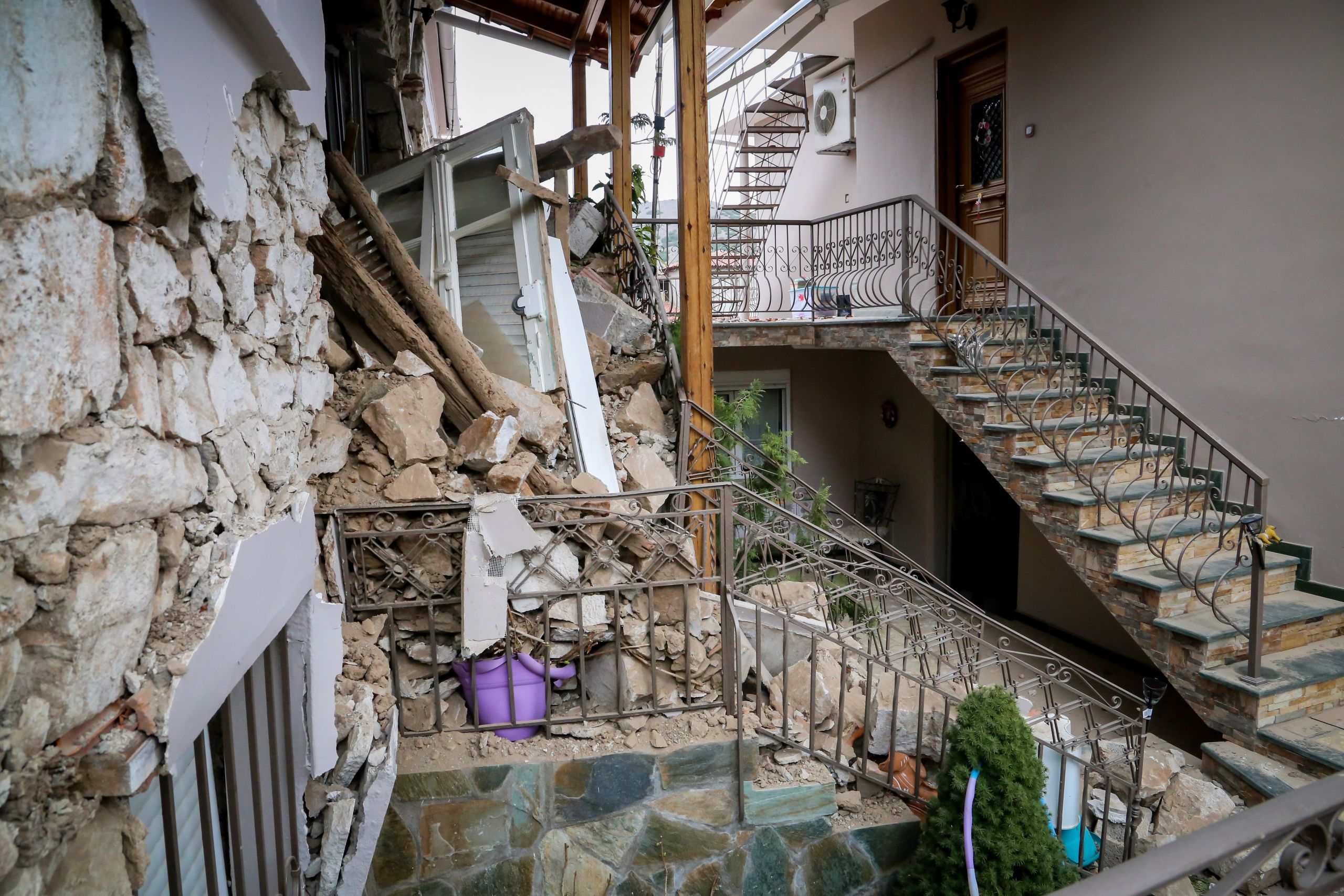 Σεισμός Λάρισα: Σήμερα αναμένονται οι οικίσκοι