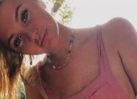 Φοιτήτρια βγάζει 100.000 τον μήνα τρώγονας γυμνή