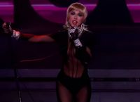 Miley Cyrus: H απίστευτη μεταμόρφωση της Τάνιας Μπρεάζου Miley Cyrus: H απίστευτη μεταμόρφωση της Τάνιας Μπρεάζου