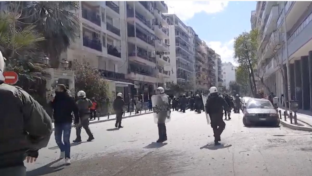 Επεισόδια τώρα στην Θεσσαλονίκη: Άγνωστοι πέταξαν πέτρες σε πολίτες