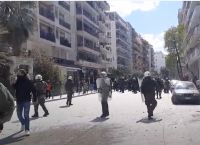 Επεισόδια τώρα στην Θεσσαλονίκη: Άγνωστοι πέταξαν πέτρες σε πολίτες Επεισόδια τώρα στην Θεσσαλονίκη: Άγνωστοι πέταξαν πέτρες σε πολίτες