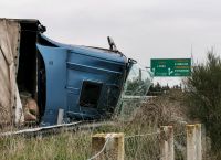 Τροχαίο στον Κηφισό: Νταλίκα συγκρούστηκε με Ι.Χ. Τροχαίο στον Κηφισό: Νταλίκα συγκρούστηκε με Ι.Χ.