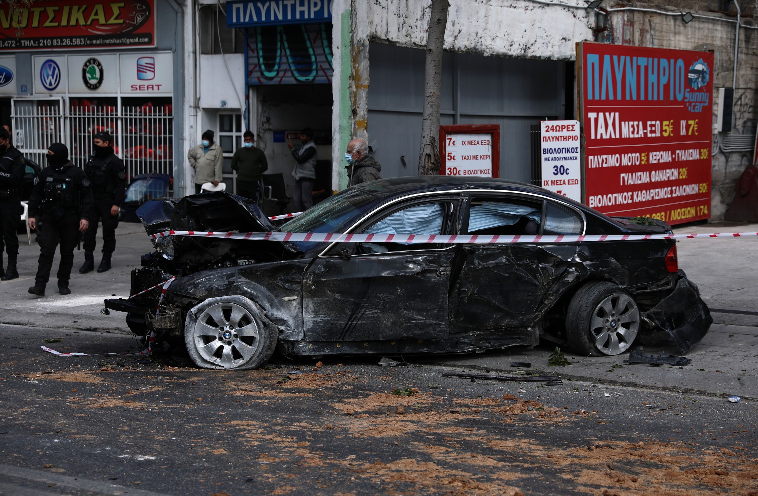 Τροχαίο Λιοσίων: Βίντεο από τη στιγμή που το ΙΧ παρασύρει τους μοτοσικλετιστές