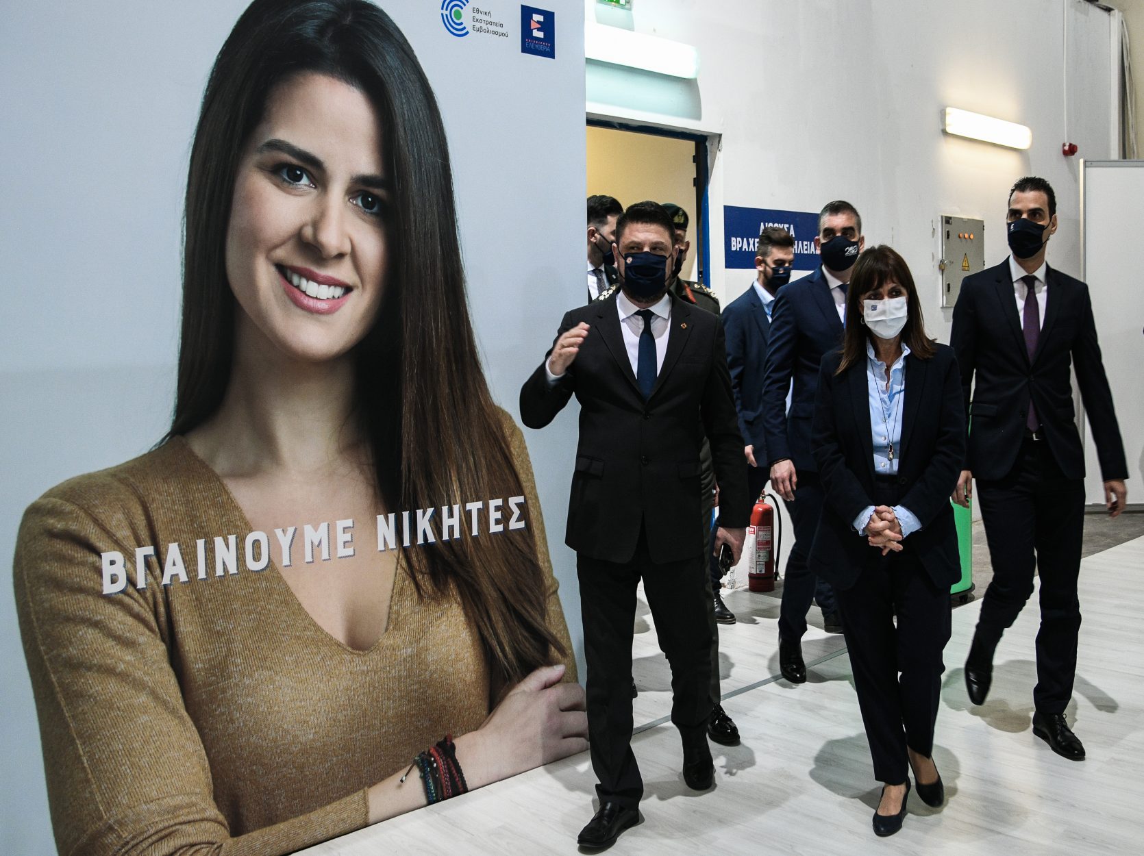 Σακελλαροπούλου: Επισκέφτηκε το εμβολιαστικό κέντρο Ελληνικού