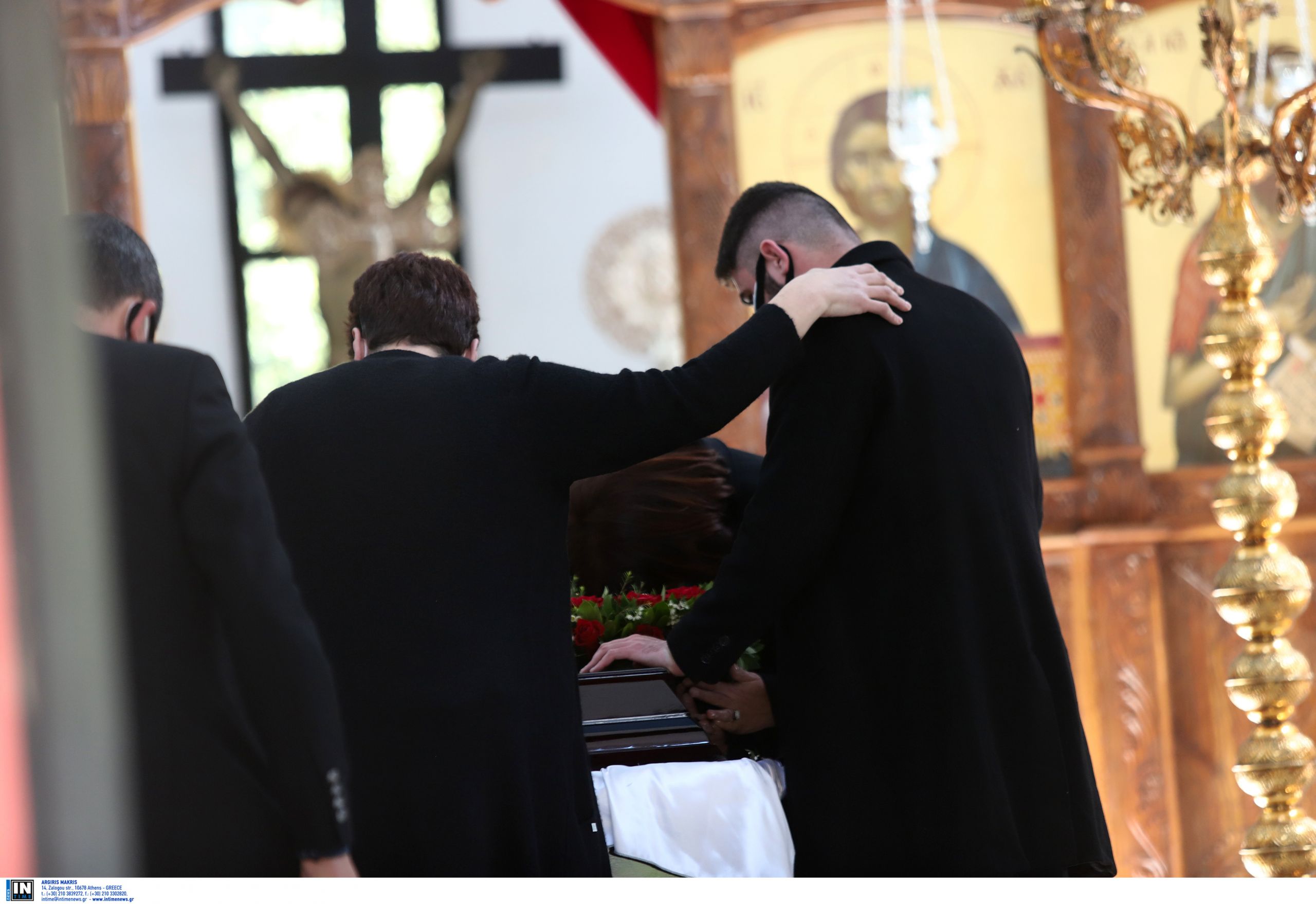 Γιώργος Καραϊβάζ: Το αποχαιρετιστήριο τραγούδι