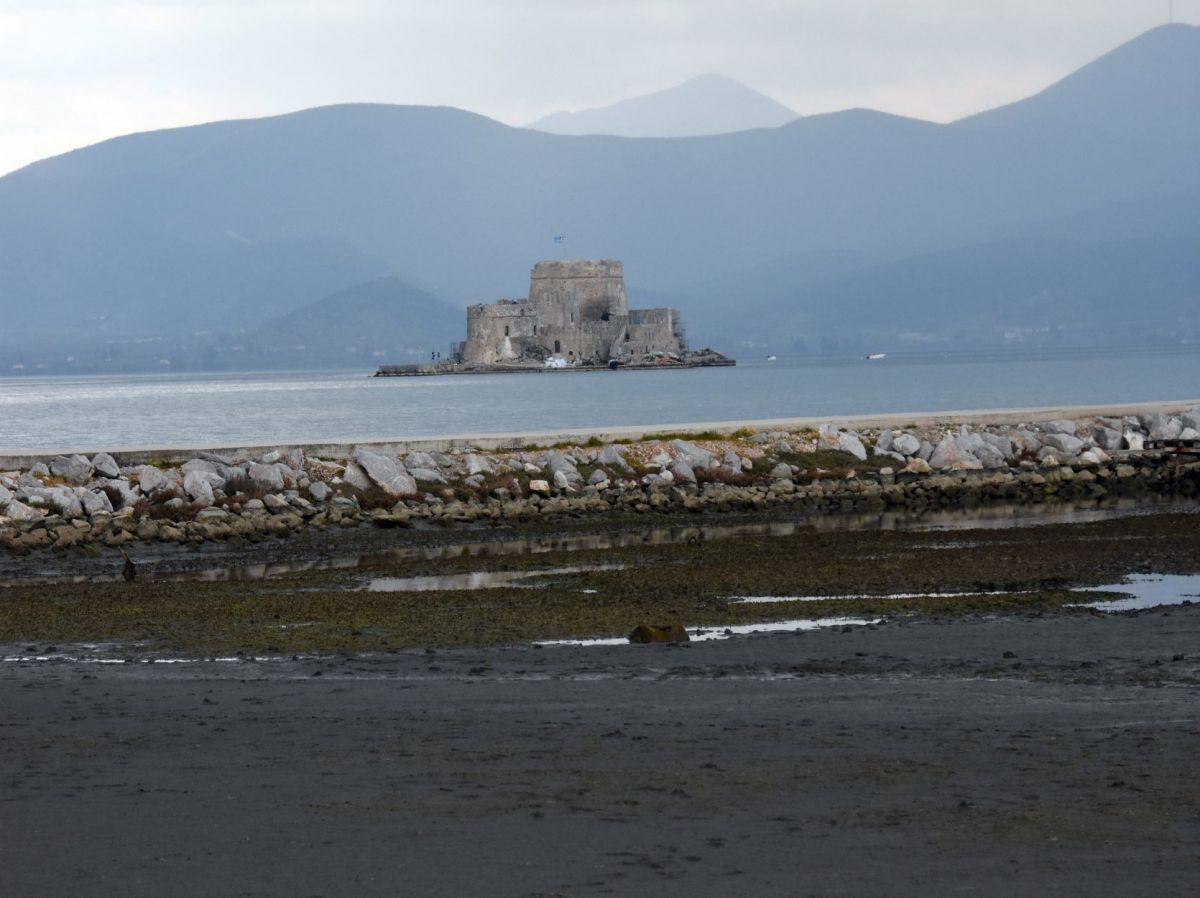 Ναύπλιο παλίρροια: Εξαφανίστηκε η θάλασσα
