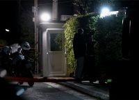 Μένιος Φουρθιώτης: Η στιγμή που ένοπλος ανοίγει πυρ έξω από το σπίτι του Μένιος Φουρθιώτης: Η στιγμή που ένοπλος ανοίγει πυρ έξω από το σπίτι του