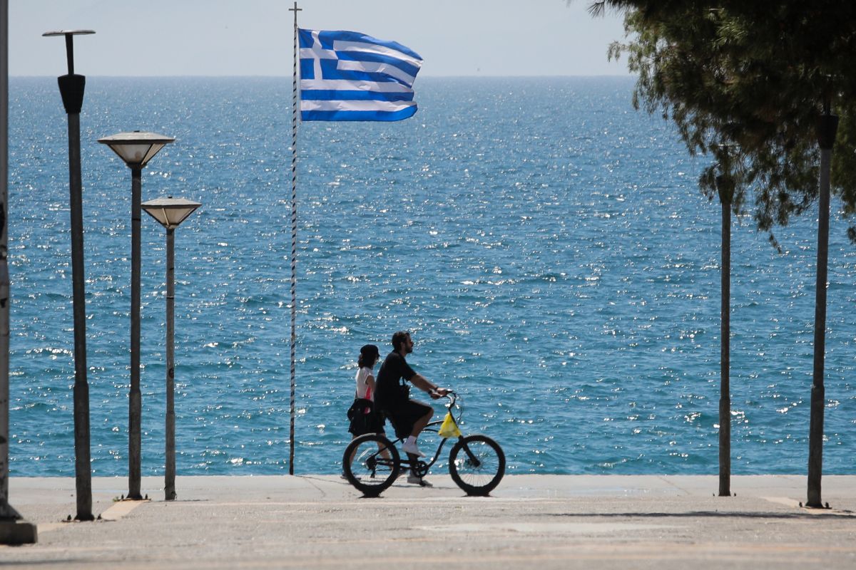 Meteo καιρός: Κοντά στους 35 βαθμούς θα φτάσει το θερμόμετρο το Σάββατο και την Κυριακή του Πάσχα