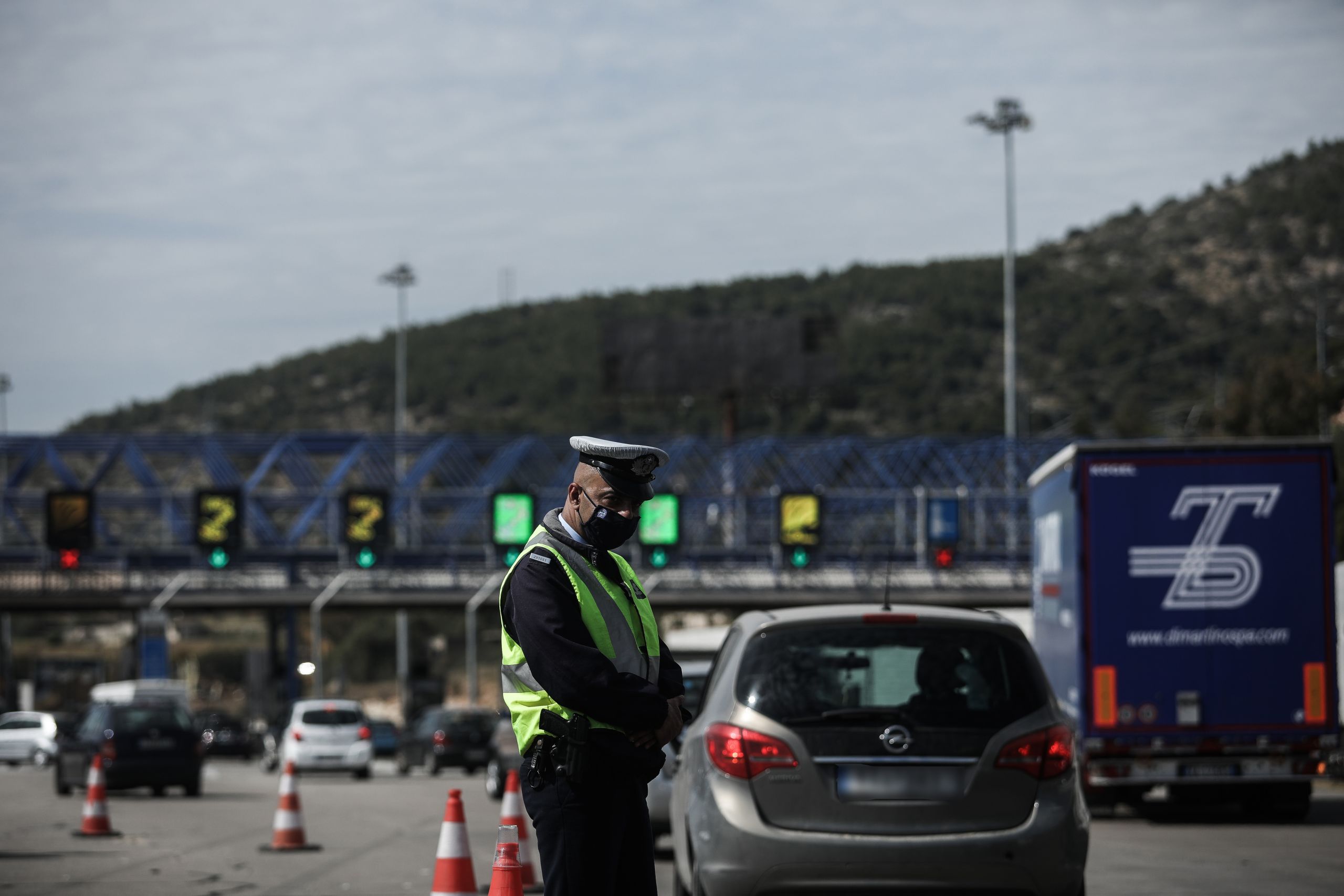 Έξοδος Πάσχα: Πόσοι έκαναν αναστροφή στα διόδια