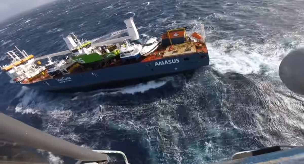 Ακυβέρνητο πλοίο Νορβηγία: Κινδυνεύει να βυθιστεί