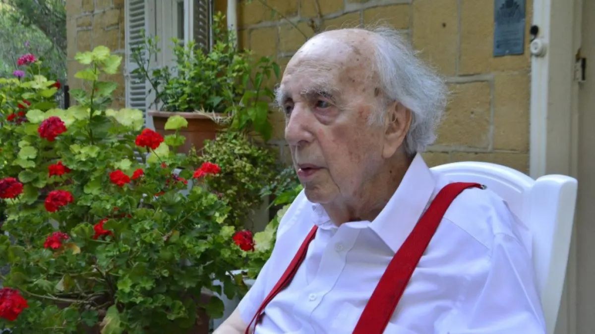 Βάσος Λυσσαρίδης: Έφυγε από τη ζωή σε ηλικία 101 ετών. 