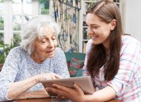 Tablet: Πως να το κάνεις φιλικό στους ηλικιωμένους Tablet: Πως να το κάνεις φιλικό στους ηλικιωμένους