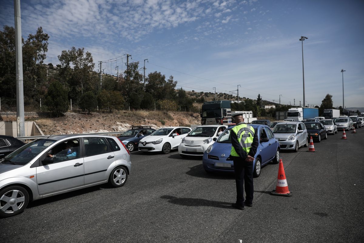 Πάσχα: Αυστηροί έλεγχοι, μπλόκα και τσουχτερά πρόστιμα