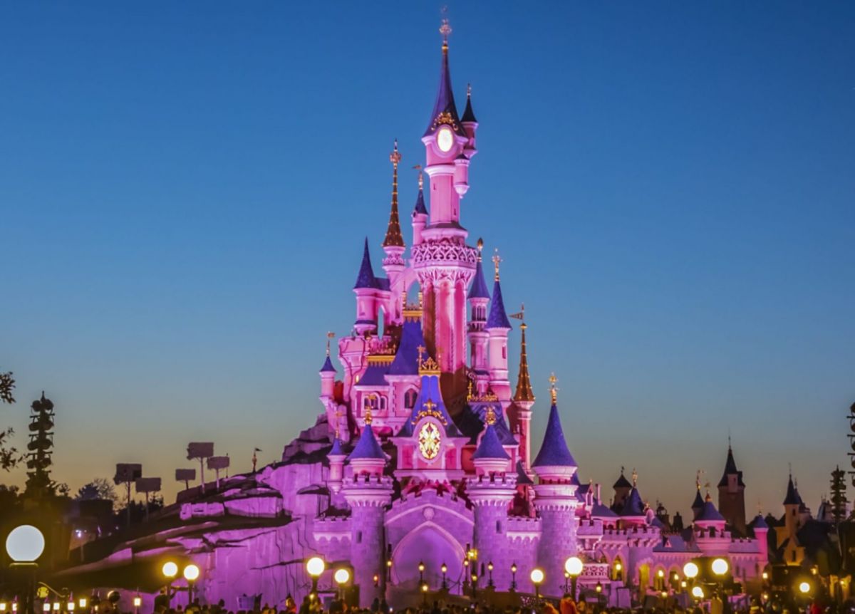 Γαλλία: H Disneyland μετατρέπεται σε εμβολιαστικό κέντρο